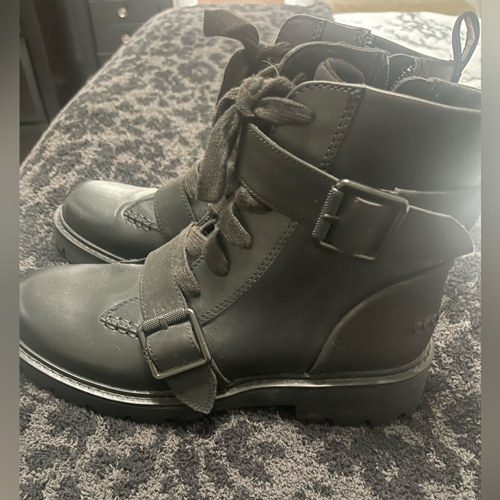 Ugg NOE ankle boot leather size zip
